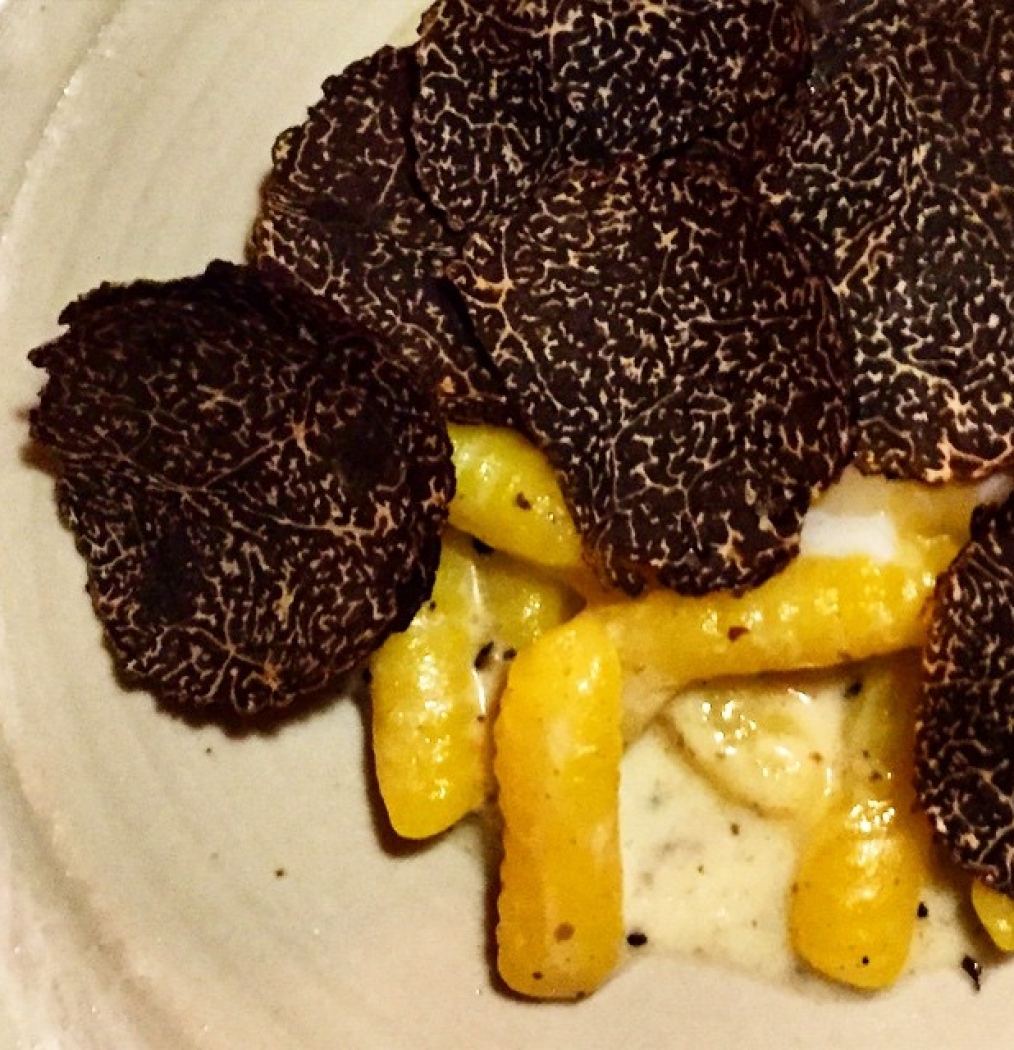 Generous chefs (ahem, @bryceshuman) are the best, eh? Truffles, cavatelli, truffle butter, egg. #toughlife #truffles #pasta #ifeelfuckingspecial #food #foodporn #nyc #restaurants #betony #didisaytruffles #righttruffles @betonynyc #EEEEEATS