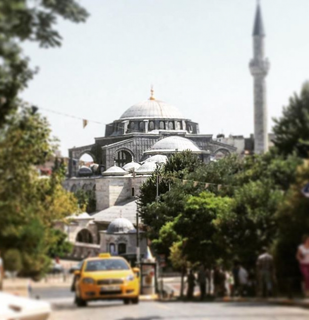 Old + New. #Istanbul #turkey #istanbulwasconstantinople #travel #howisummer #mosqueseverywhere #strolling #exploring #galata #beyoglu