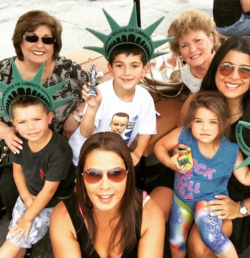 Guess where we're going? #thegriswolds #instafood #auntnah #siennaandaustin #ladyliberty #tourists #nyc #letfreedomring #statueofliberty #crusinthehudson