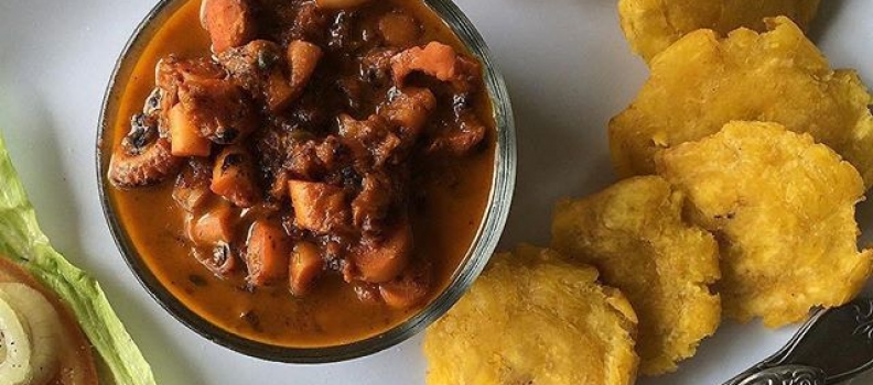 #Repost from @thenewworlder! ・・・Ceviche de Pulpo, coconut infused octopus ceviche, from a tiny, out of the way Afro-Panamanian beach shack called Adriana's on the Caribbean coast, about 20 kilometers beyond Portobelo. #panama #Portobelo #ceviche #octopus #foodporn #afropanamanian #coconut #playa #beachfood Gracias por la recomendacion @mariocastrellon @ajoselegustacocinar @alfonsodelaespriella