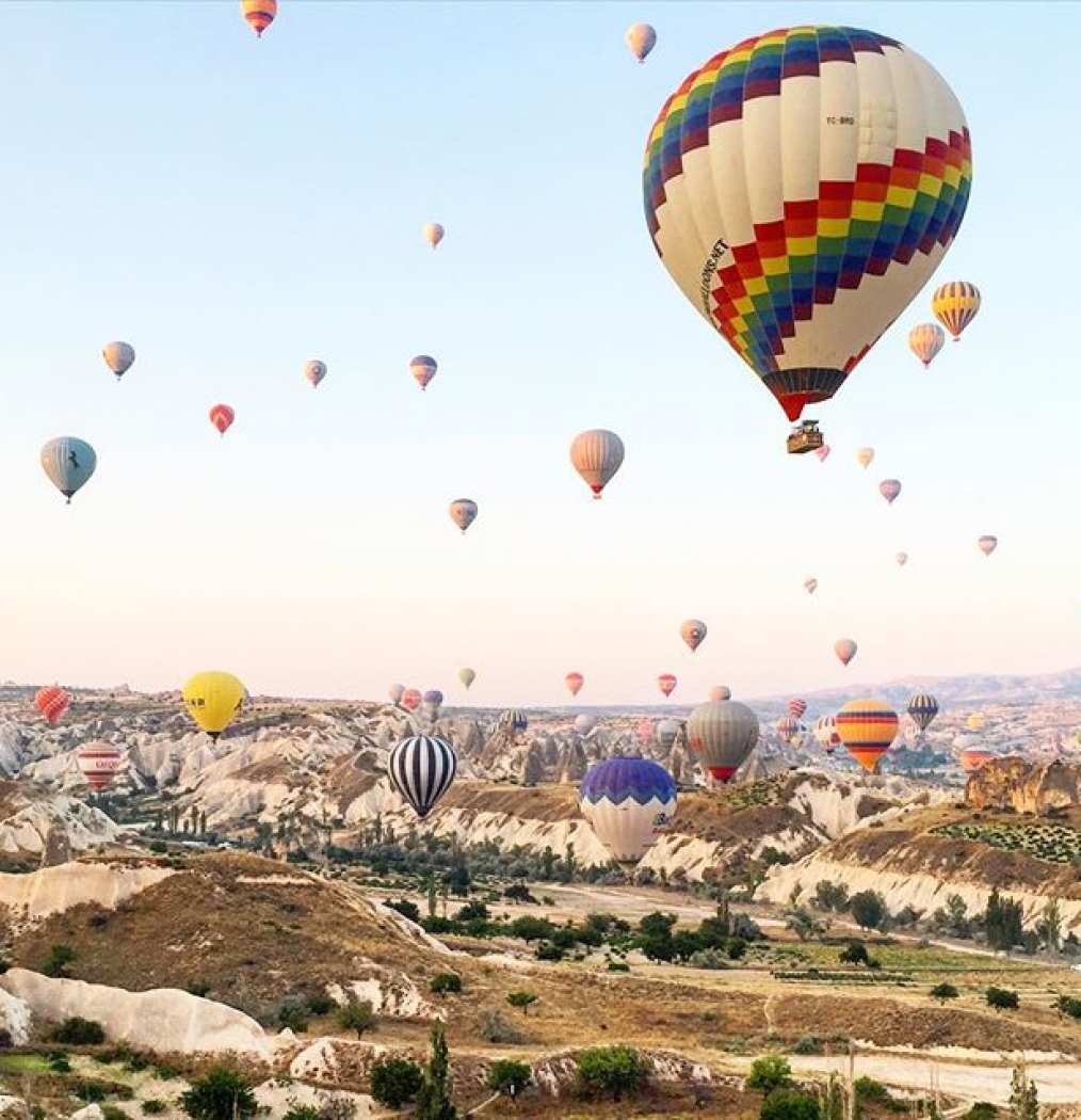 Good morning, #Cappadocia! #turkey #balloons #rideofalifetime #travel #incredible #skyline #landscape #sunrise #howisummer