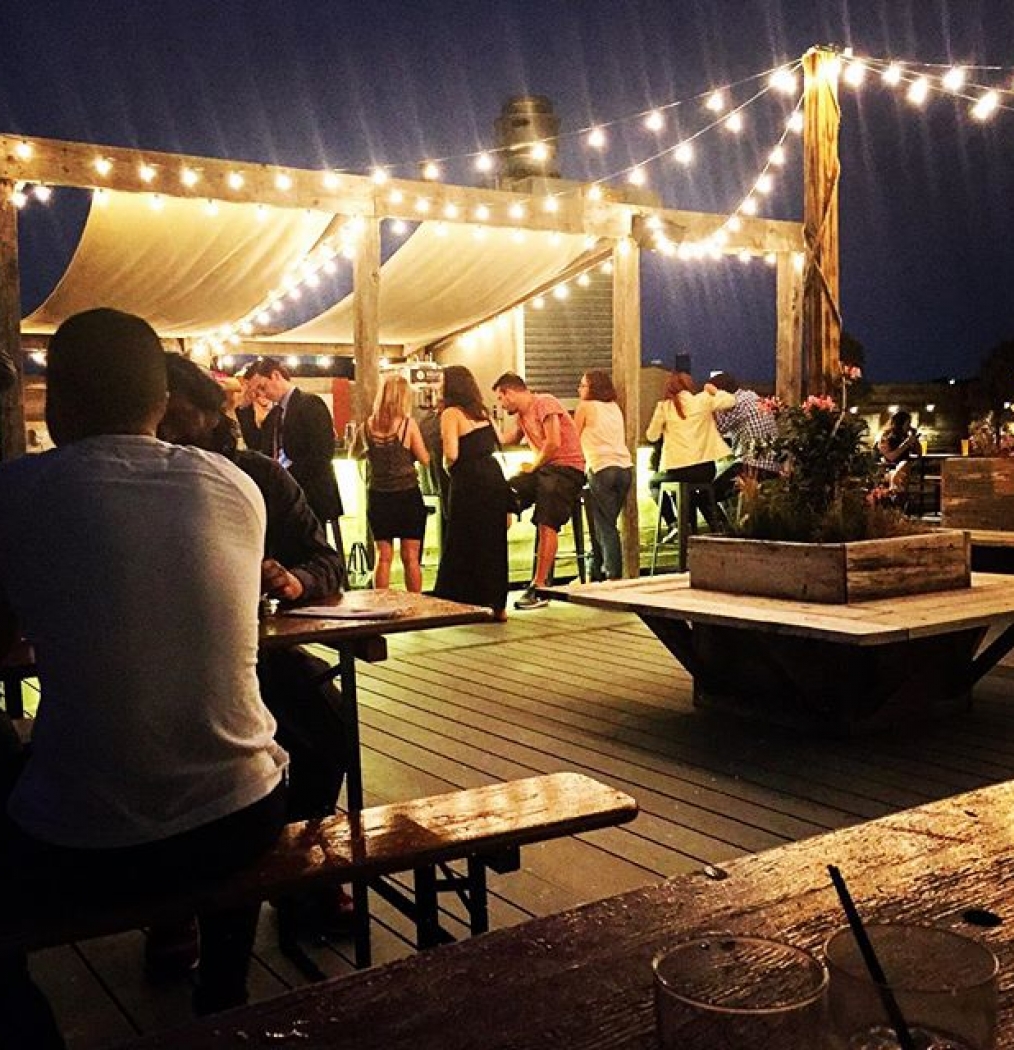 Thursday Night in #Brooklyn. #rooftops #nyc #bk #thegorbals #williamsburg #uptop #nighttime #summahtime #happyamerica #july4thweekend