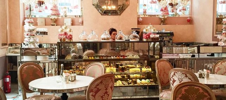 The sweetest sweet shop in the world. #istanbul #turkey #perapalace #candy #dessert #sweets #food #travel #thinkpink #siennawouldloveithere #howisummer #patisserie