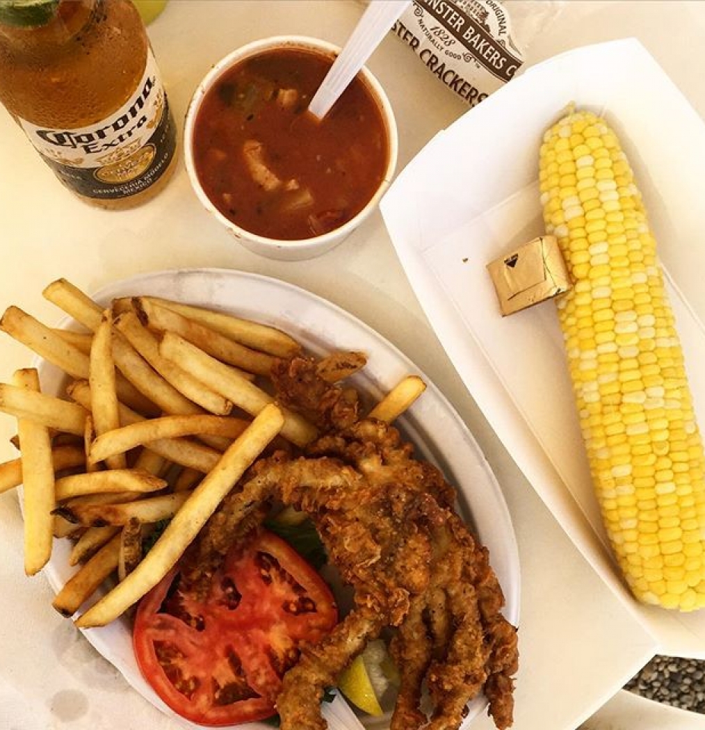 Um. Yum. #howisummer #eeeeeats #softshellcrab #summercorn #manhattanclam #eastend #montauk #gonefishing #instafood #foodporn #dinner #happinessis