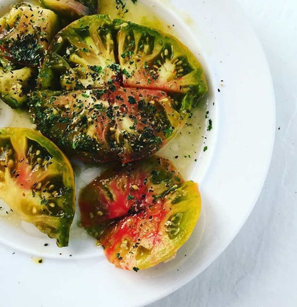 Late lunch! #loot #montauk #tomatoes #summer #lastdaysofsummer #fresh #produce #eatyourveggies