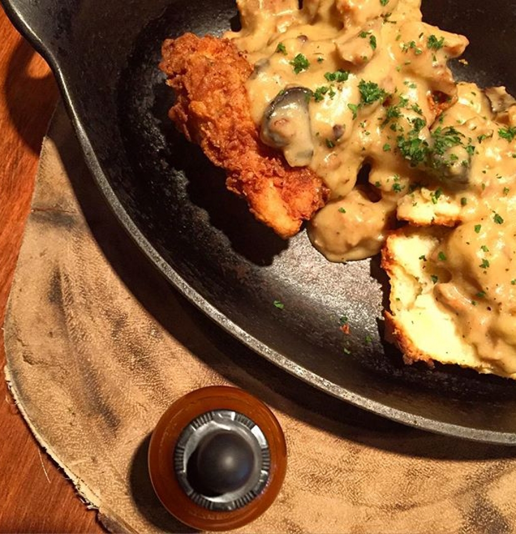 Finish strong. #friedchicken #biscuits #gravy #hotsauce #brunch #pdx #feastpdx #portland #oregon #eeeeeats #food #instafood #chefdougadams