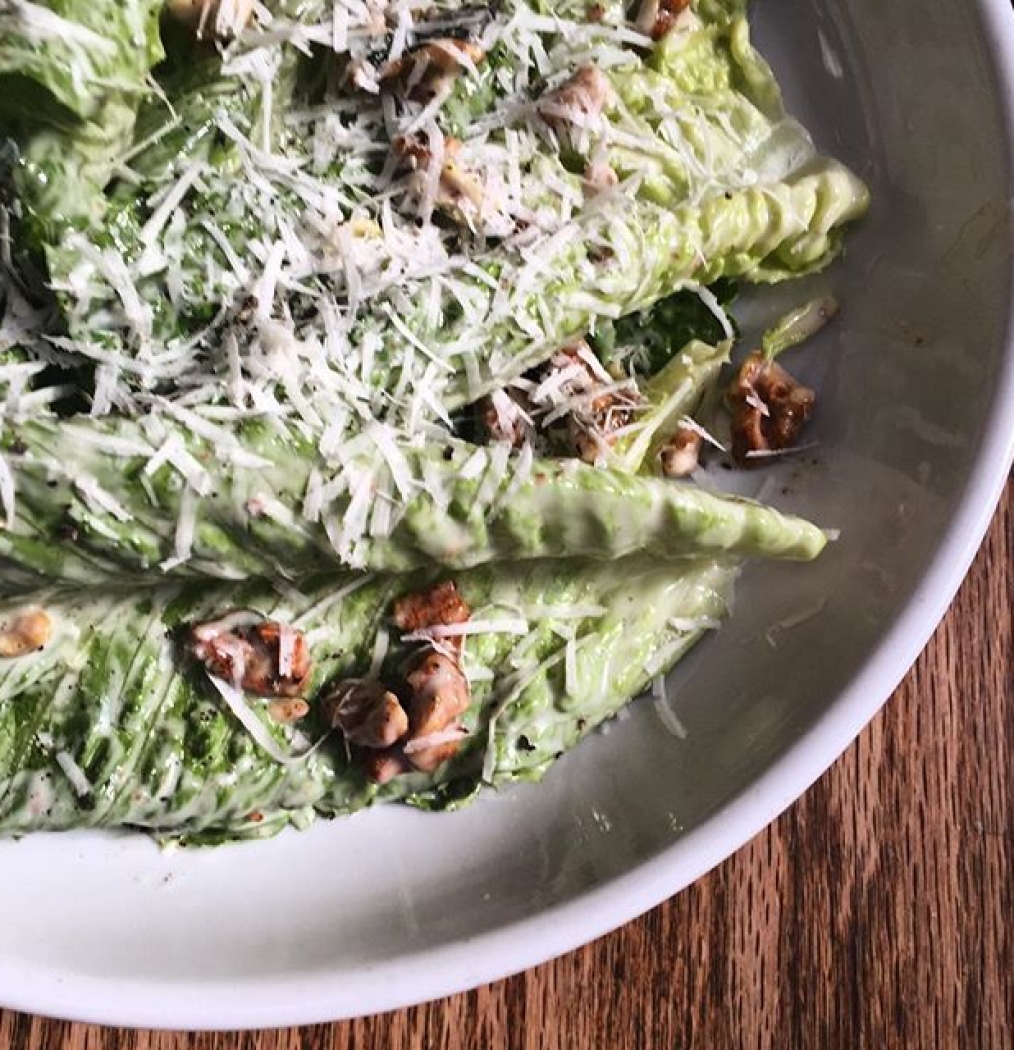 Greens…… #workinglunch #romaine #salad #robertas #itaintjustpizza #eeeeeats #food #instafood #bushwick #brooklyn