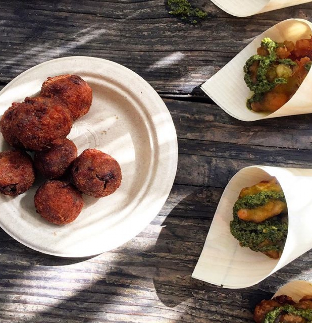 Snacks by @elnosh and @cheffeliperaul at @robertaspizza for closing #LechonAsado. #prmnyc #robertas #streetfood #culinary #meetsnyc #bacalaitos #croquetas #backyardgarden #fiesta #puertorico