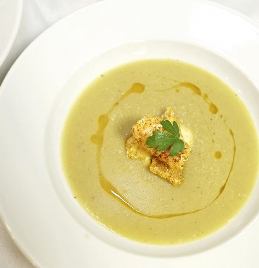 Plantain Soup w/Chicharrones ala @laestacionpr + @seanrembold at the @wythehotel for #PRMNYC. #tbt #puertorico #instafood #bites #chefs #events #food #foodporn #nyc #brooklyn #williamsburg #chefdinner (: @ultraclay )