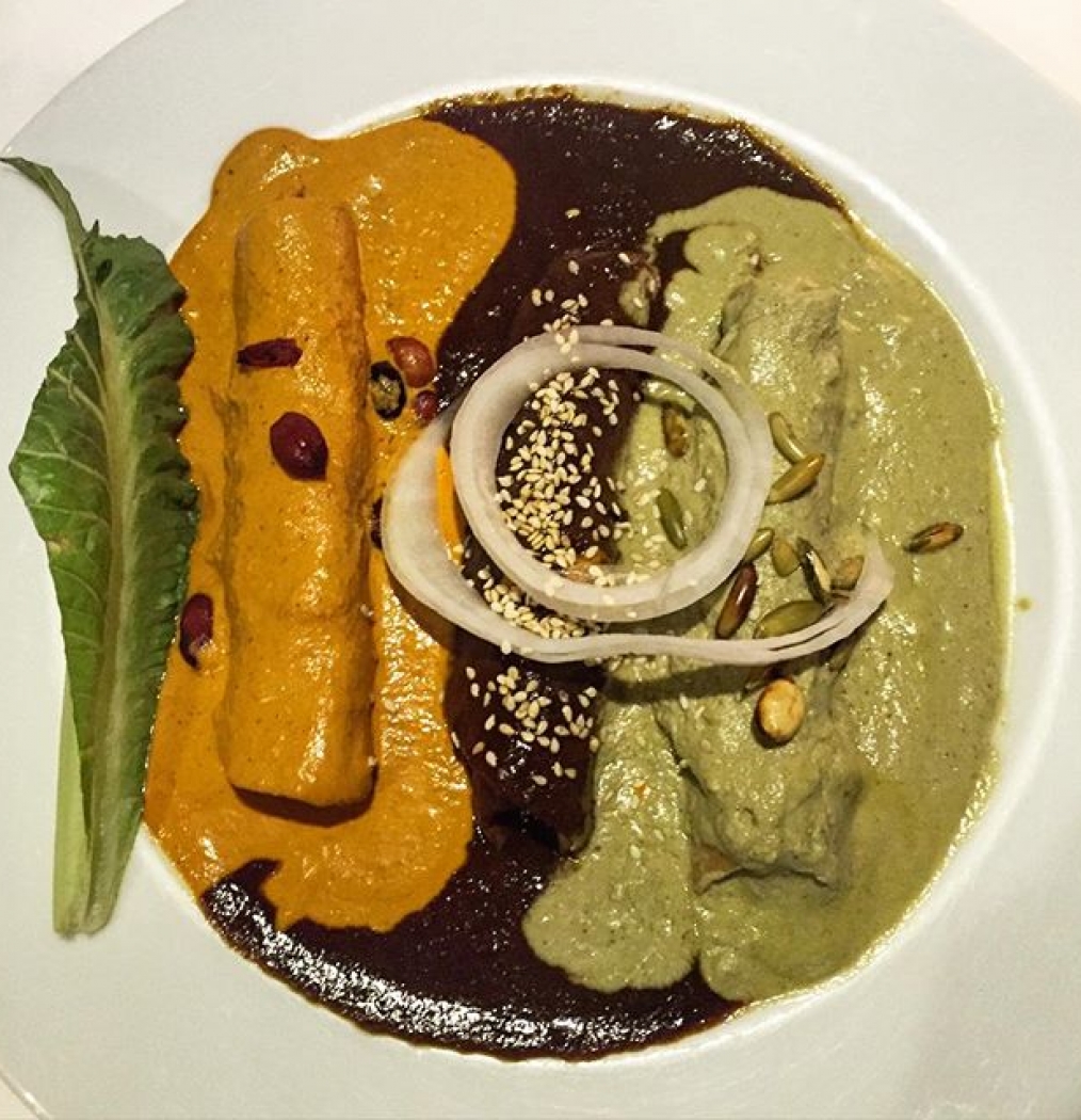 When in Puebla… #Mole. #tresmoles #pepian #verde #cacahuate #rojo #poblano #mexico #mexicanfood #puebla #enchiladas #traditional #food #eeeeeats #30daysnosugarisfinallyover #breakfast