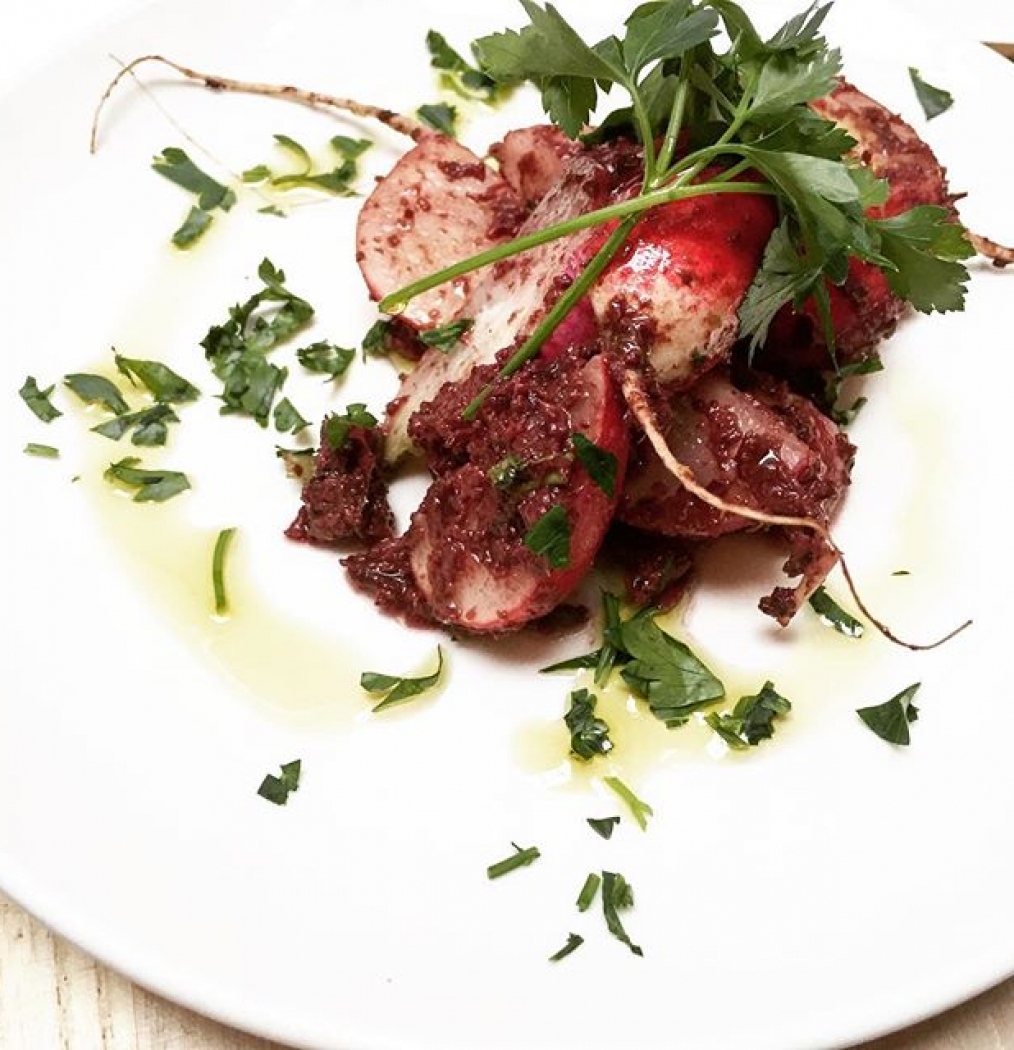 Sometimes, it's that simple. Fat radishes, East Pole. #mylocalspot #nabefave #radish #eatyourveggies #nyc #uptown #restaurants #eeeeeats #instafood