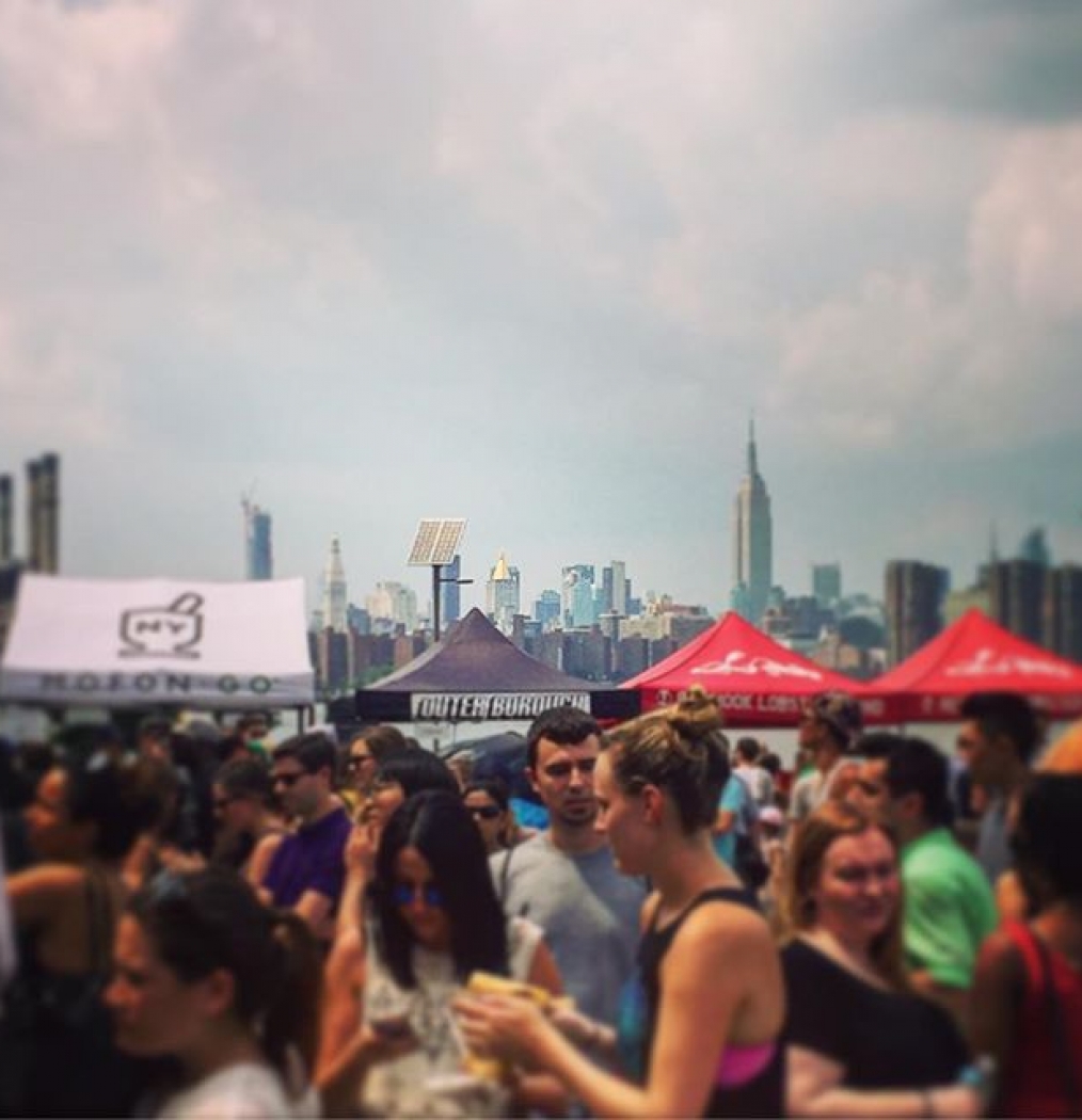 'Hood, Summer Saturdays. #smorgasburg #brooklynflea #williamsburg #brooklyn #summer #eeeeeats #shitshow #waterfront #nyc #lotsapeoplestuffingfaces #hotasballs #butverydelicious #bebrave