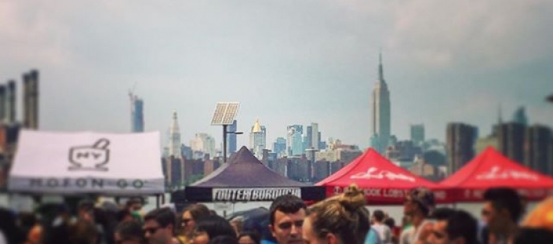 'Hood, Summer Saturdays. #smorgasburg #brooklynflea #williamsburg #brooklyn #summer #eeeeeats #shitshow #waterfront #nyc #lotsapeoplestuffingfaces #hotasballs #butverydelicious #bebrave