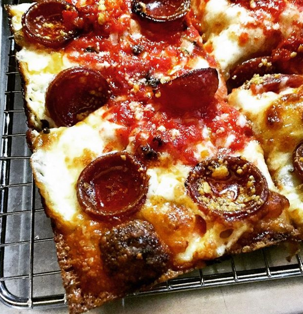 Grey day. Ridiculously good pizza. @emmysquaredpizza #pizza #williamsburg #eeeeeats #instafood #lunch #brooklyn #nyc #nycfat #cantstopwontstop