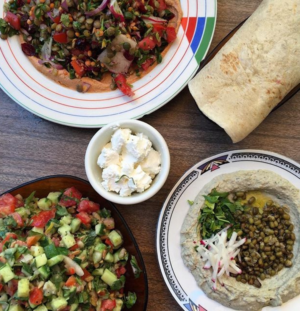 Jaffa. First lunch, Tel Aviv. Perfect, sitting across table from Ilana. #Israel #telaviv #pita #eattheworld #howisummer #hummus #pita #ilanaisawesome #happy