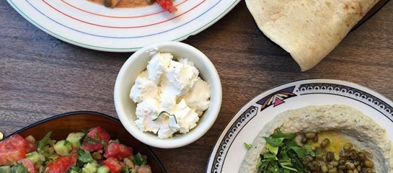 Jaffa. First lunch, Tel Aviv. Perfect, sitting across table from Ilana. #Israel #telaviv #pita #eattheworld #howisummer #hummus #pita #ilanaisawesome #happy