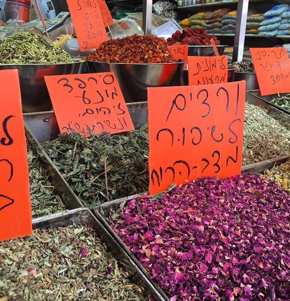 Spices for days. #levinskymarket #markets #telaviv #israel #mediterranean #deliciousisrael #eattheworld #howisummer #spices #cook