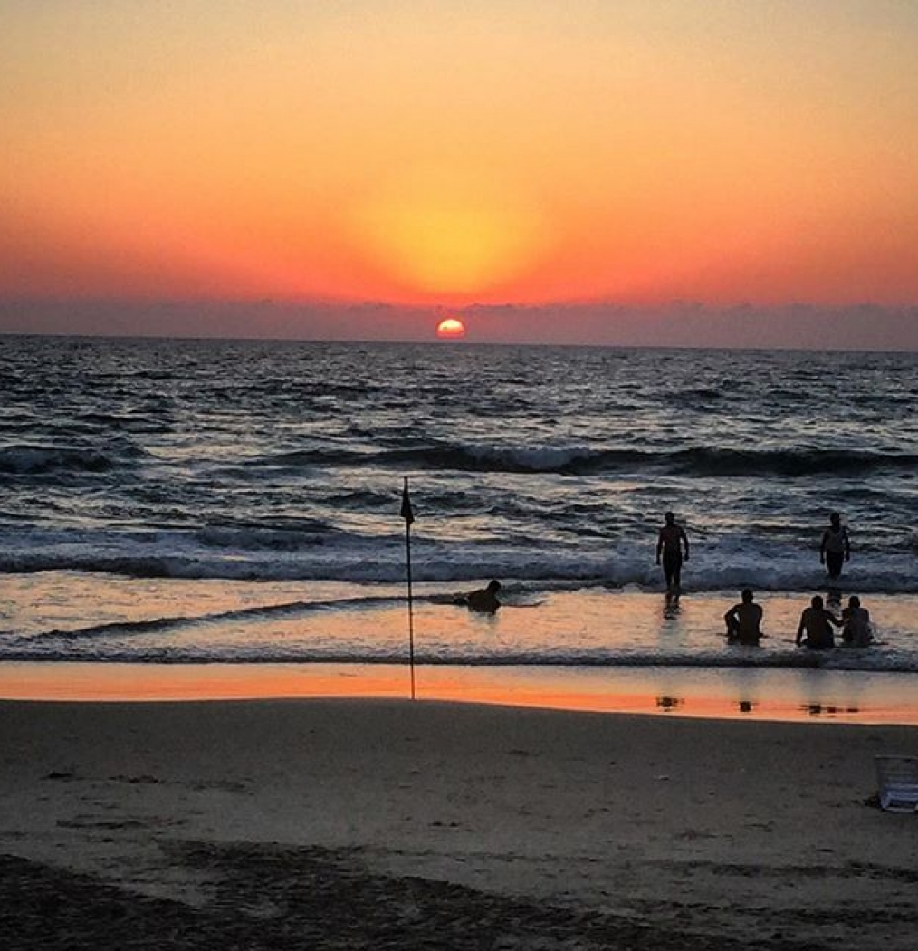 Sunset, Tel Aviv. #beachfront #howisummer #eattheworld #travel #israel #sunset #playa #telaviv #nofilter