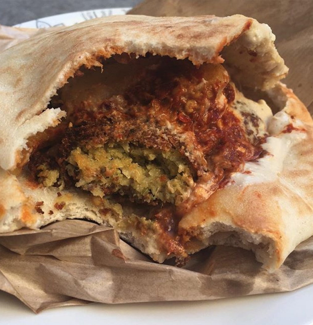 Clearly, I like mine w/lots of hot sauce… #falafel #streetfood #telaviv #israel #eeeeeats #chickpeas #howisummer #eattheworld #pita #israelifood #instafood