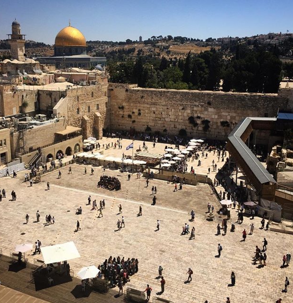 Western Wall, on high. #jerusalem #israel #holycity #wailingwall #religion #walledcity #explore #travel #oldcity #howisummer #tolerance #prayer