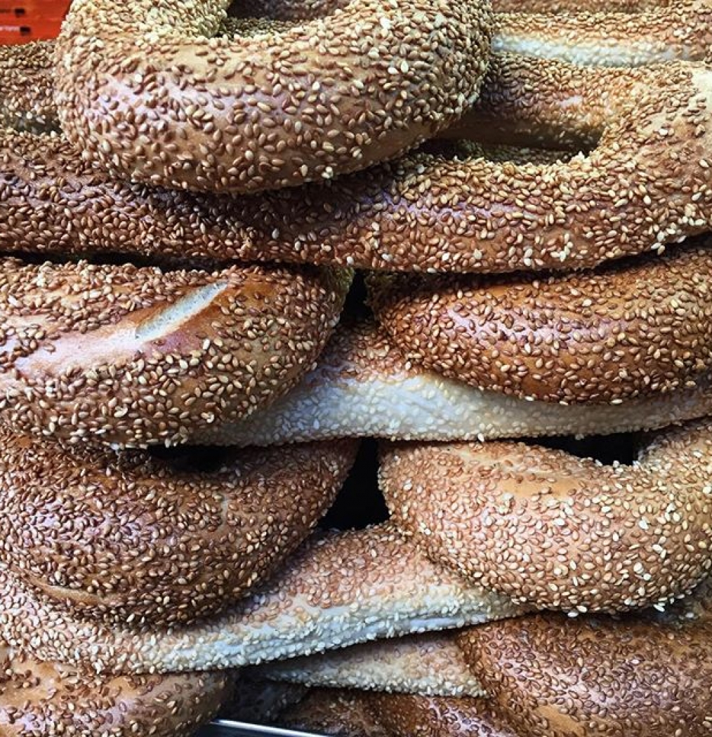 Looks like bagels…but not at all bagels. Sweeter, less dense. #markets #telaviv #israel #bread #carbs #eeeeeats #howisummer #israelifood #eattheworld #deliciousisrael