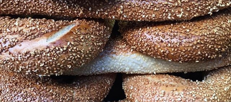 Looks like bagels…but not at all bagels. Sweeter, less dense. #markets #telaviv #israel #bread #carbs #eeeeeats #howisummer #israelifood #eattheworld #deliciousisrael