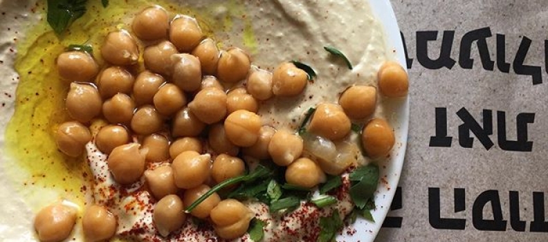 The only way to start an Israeli day: hummus. #telaviv #israel #israelifood #eeeeeats #hummus #pita #swipe #instafood #oldjaffa