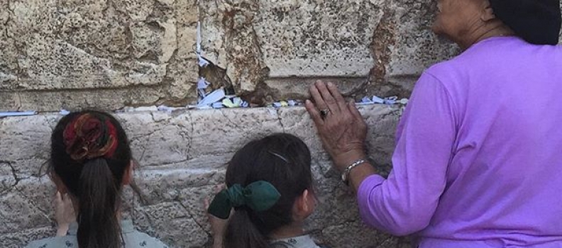 Prayers. #westernwall #jerusalem #israel #oldcity #travel #hope #love #prayer