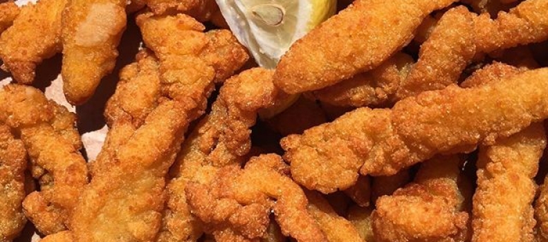 Sometimes, I just can't resist 'em. #friedclams #clams #clambar #montauk #summer #seafood #eastend #lunch #roadside #offtheboat #eeeeeats #howisummer #instafood