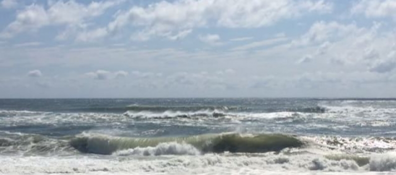 Stormy seas, sunny skies. #montauk #lastdaysofsummer #ocean