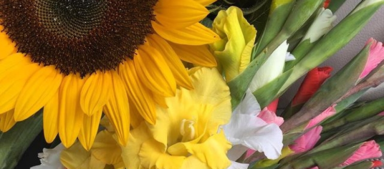 Farm stand take away… #lastdaysofsummer #flowers #hamptons #eastend #farm #loot