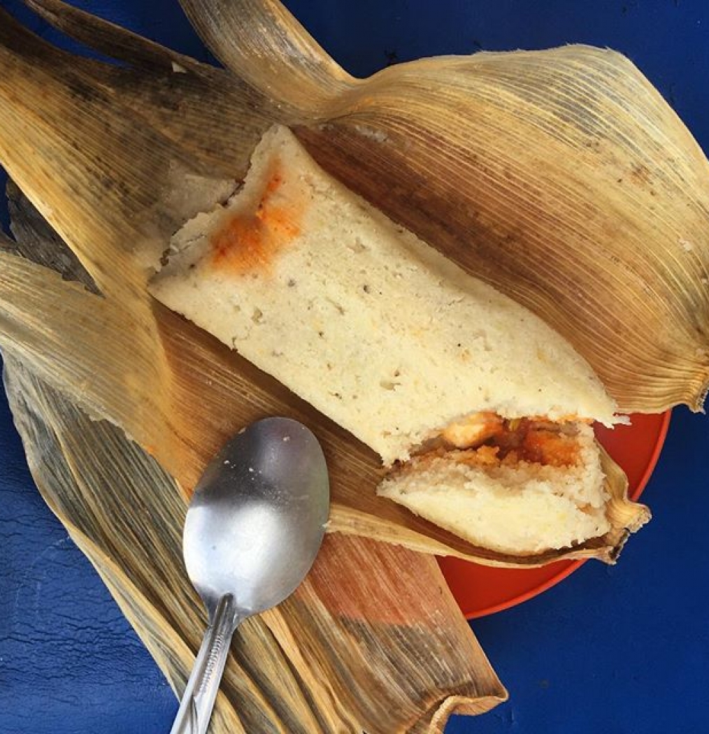 Roadside breakfast en route to Malinalco by Dona Lupita + Dona Clemencia Alonso: tamales.