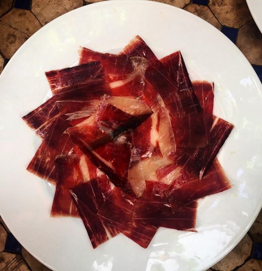 It begins… Jamon Iberico de Extremadura. #mmmmmmm #jamon #ham #madrid #spain #espana #eattheworld #pork #instafood