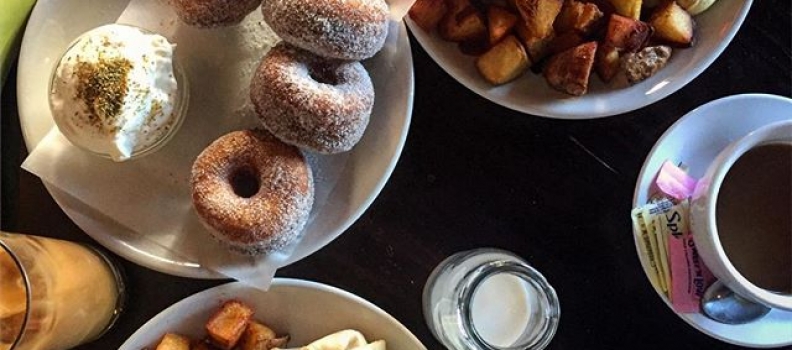 A perfect Saturday w/ @charlicade4 at the decadent @riderbklyn. ️ #donuts #forkyeah  #oldfriendsbestfriends #williamsburg #brooklyn #brunch #saturday #eeeeeats #instafood