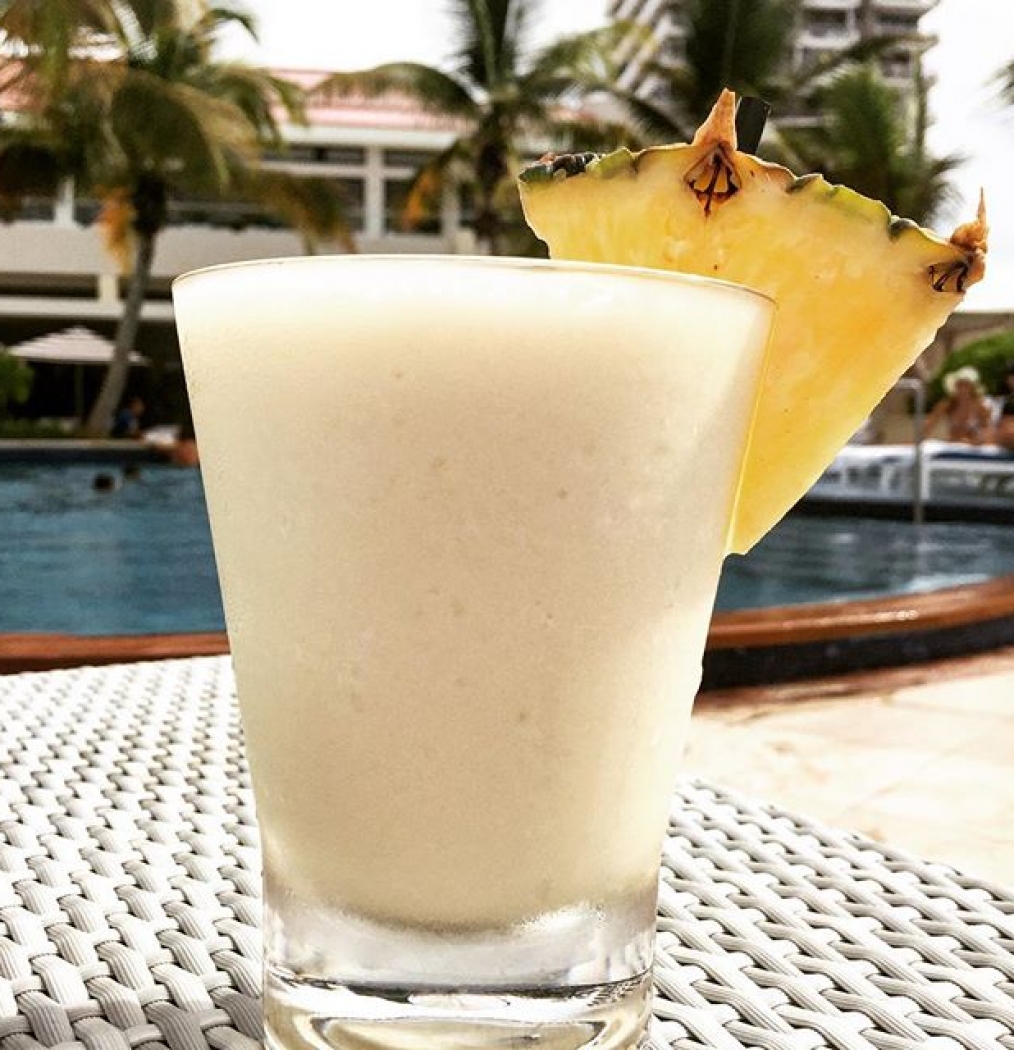 Poolside. #dayoff #pinacolada #gettingcaughtintherain #irest #onedayonly #puertorico